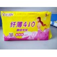 廠家供應(yīng)|全伺服410纖薄衛(wèi)生巾|天津七色羽